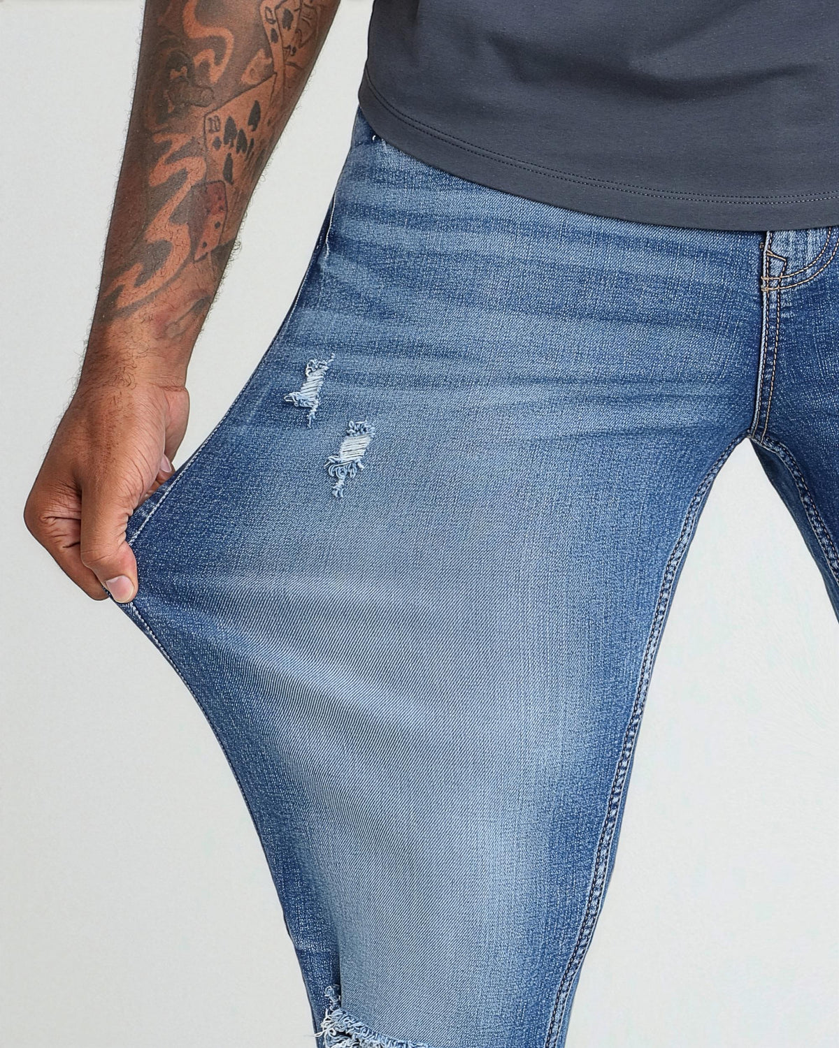 Athletic Fit / Glacier (Ripped - Med Blue)