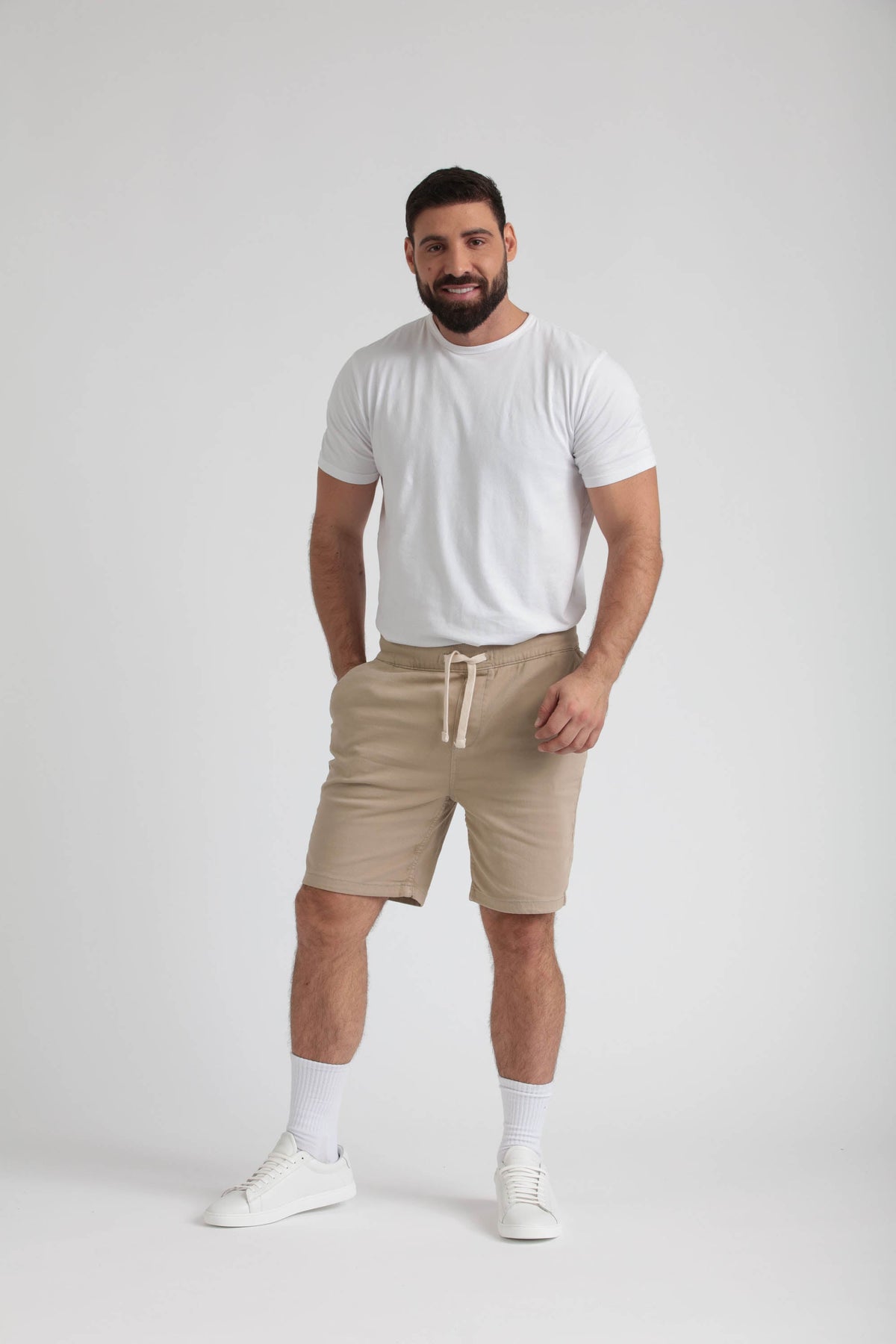 Everyday Comfort Shorts (Athletic Fit) / Light Khaki & Navy