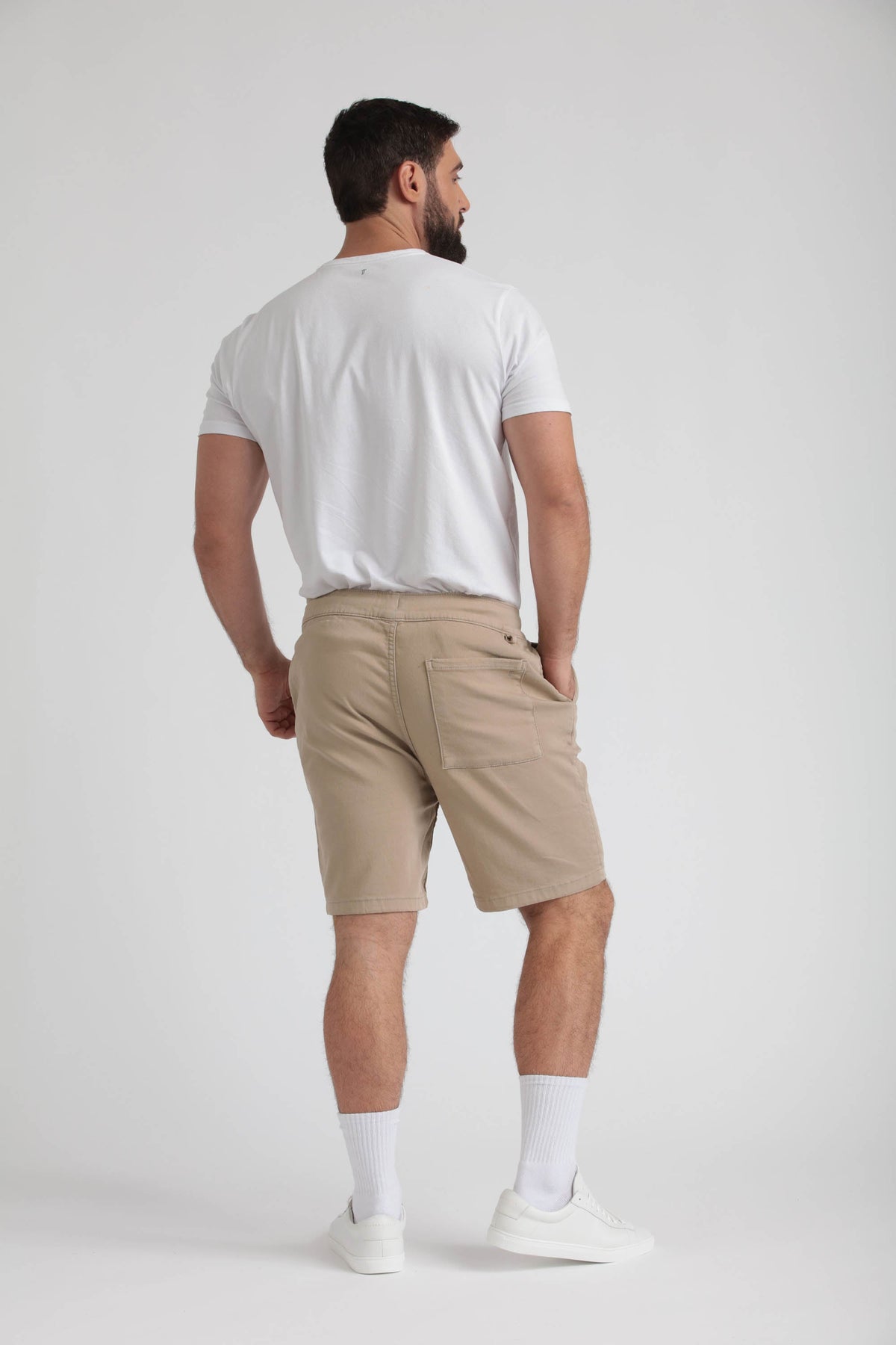 Everyday Comfort Shorts (Athletic Fit) / Light Khaki & Navy